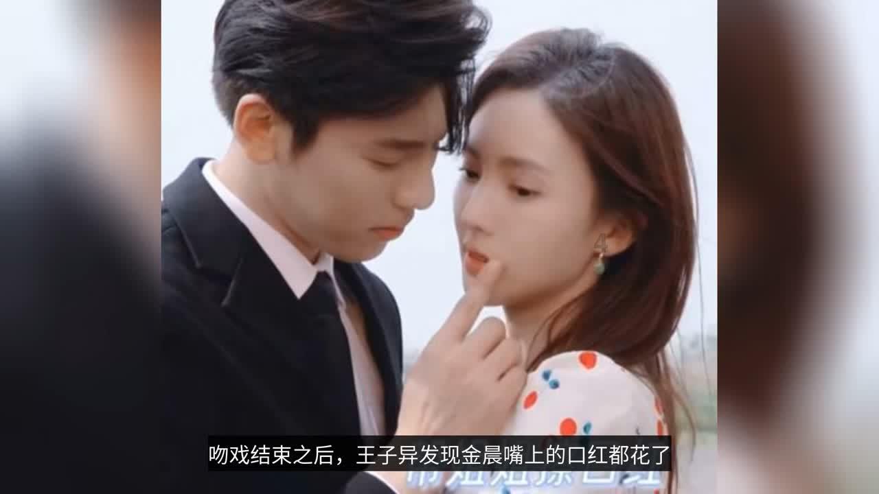 琳娜整理房间